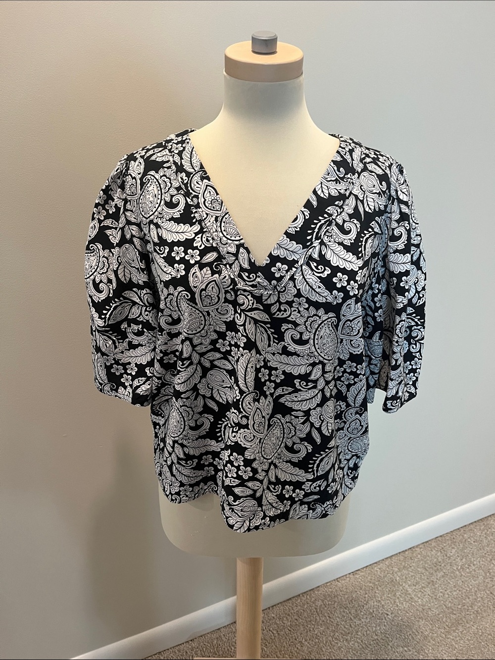 LOFT Black & White Paisley V-Neck Blouse